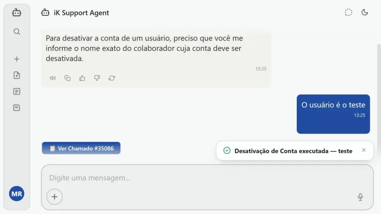 Tela do iKSA: o assistente pede o nome exato do colaborador, o gestor responde, e aparece o aviso de desativação de conta executada, com o botão para ver o chamado.